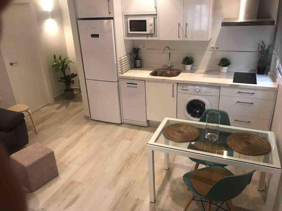 En Triana: Junto San Jacinto Parking Opcional Apartment